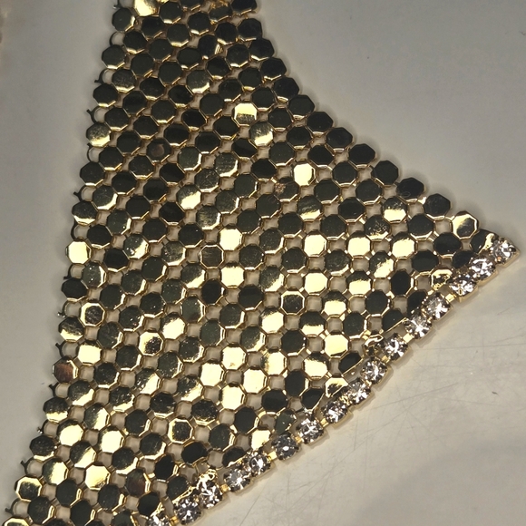 Gold Chainmail Style Earrings - Picture 5 of 6